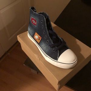 Cute jean sneakers size 7